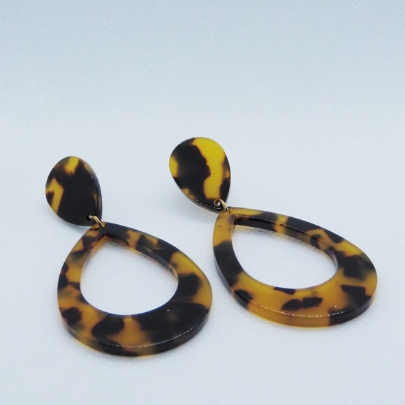 Lulus Tortoise Shell Tear Drop Earrings - Picture 3 of 4